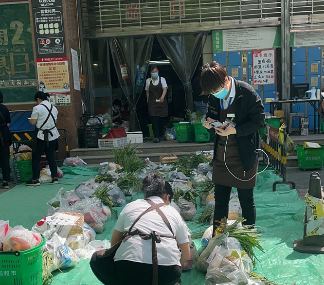 衆人劃槳“開大船”